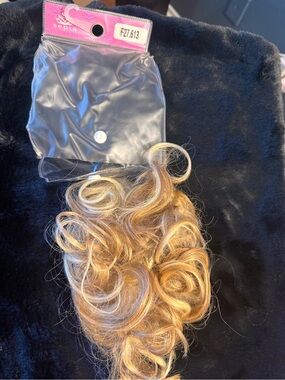Sepia Human Hair Clip-In Curly Blonde
Hairpiece Topper 7in F27613